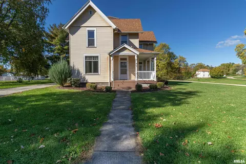 307 S Franklin St, Toulon, IL 61483