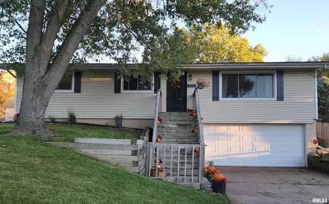 306 Pontiac Rd, Marquette Heights, IL 61554