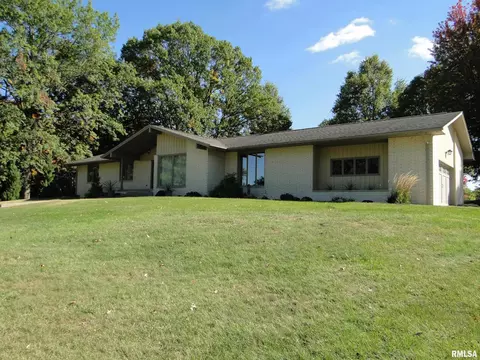 119 Totem Trl, Macomb, IL 61455