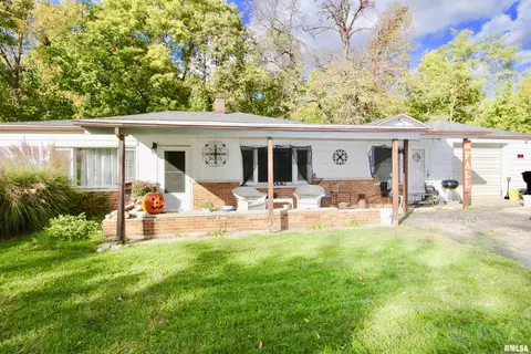 215 Duever Ln, East Peoria, IL 61611