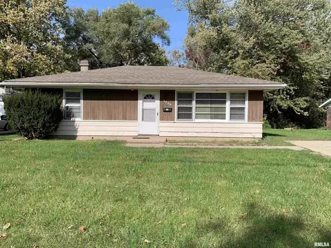 2729 Scenic Dr, Peoria, IL 61615