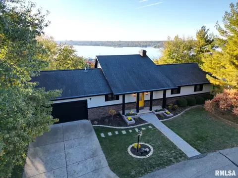 144 Star Rim Dr, East Peoria, IL 61611