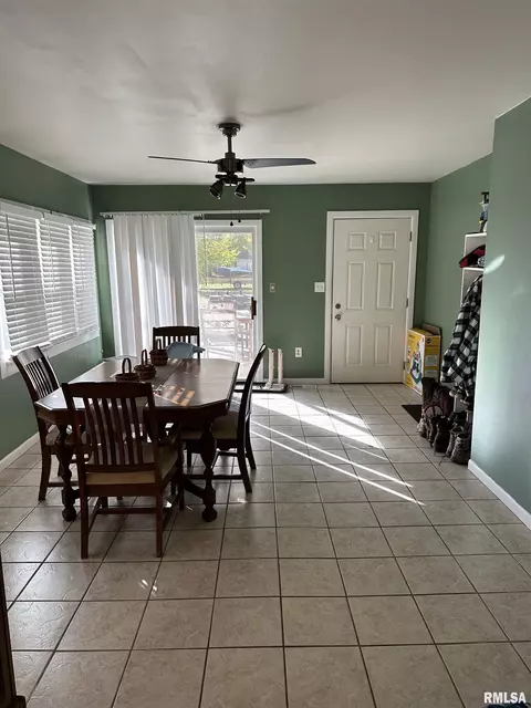 420 S Johnson St, Macomb, IL 61455 photo 5