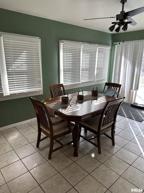 420 S Johnson St, Macomb, IL 61455 photo 4
