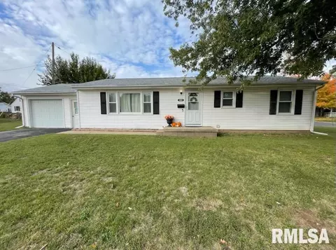 705 Koch St, Pekin, IL 61554