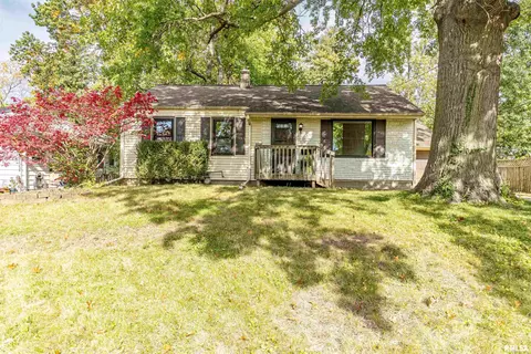 1411 W Crestwood Dr, Peoria, IL 61614