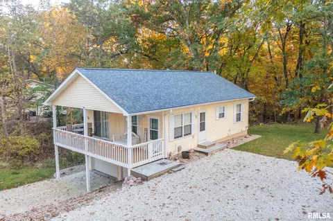 1129 Lakeview Rd, Dahinda, IL 61428