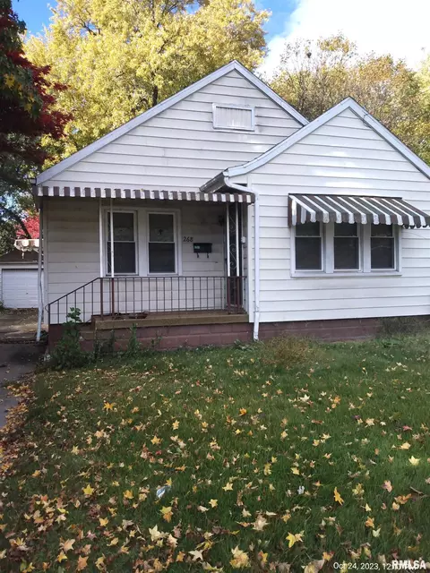 268 N 5th Ave, Canton, IL 61520