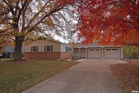 1825 E St Jude Ct, Peoria Heights, IL 61616