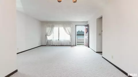 702 Crestview Dr, Metamora, IL 61548 photo 8