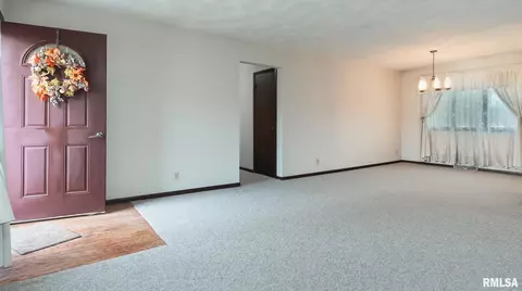 702 Crestview Dr, Metamora, IL 61548 photo 7