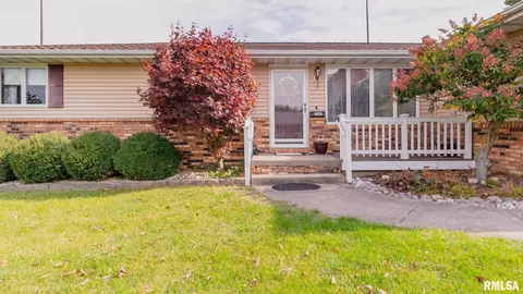 702 Crestview Dr, Metamora, IL 61548 photo 4
