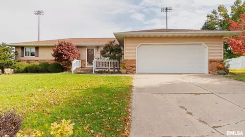 702 Crestview Dr, Metamora, IL 61548 photo 3
