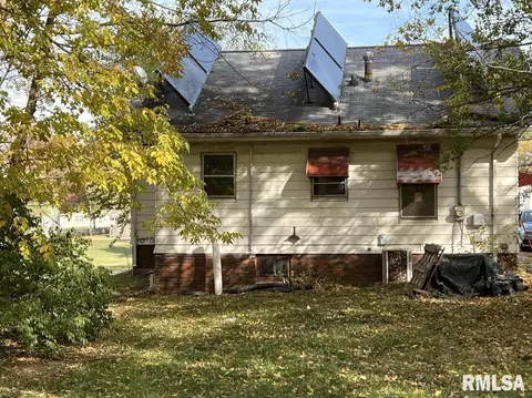 734 N Randolph St, Macomb, IL 61455 photo 2