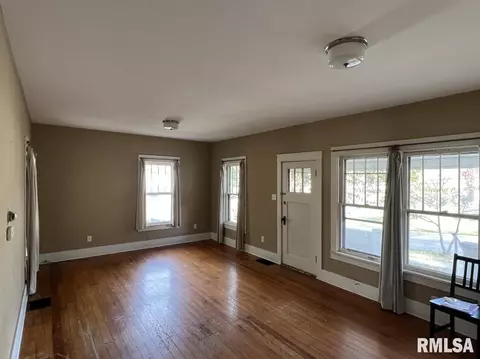 734 N Randolph St, Macomb, IL 61455 photo 3