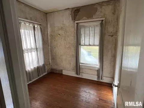 734 N Randolph St, Macomb, IL 61455 photo 7