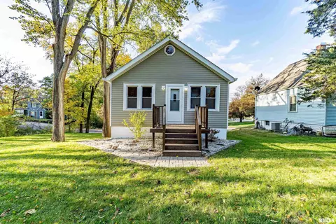 233 Marquette St, Creve Coeur, IL 61610
