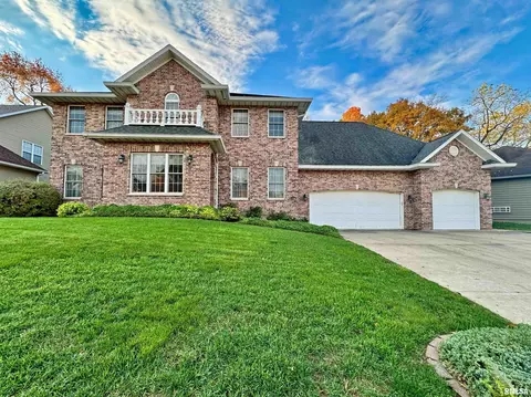 5700 W Timber Oak Ct, Peoria, IL 61615