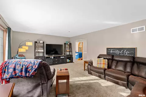 24468 E Oak Park Rd, Canton, IL 61520 photo 11