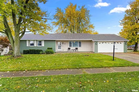 1001 Westminster Dr, Washington, IL 61571