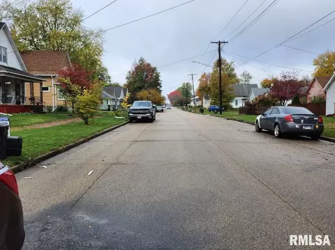 868 Elm St, Canton, IL 61520 photo 3