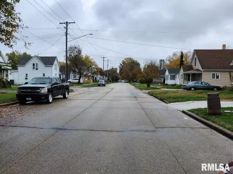 868 Elm St, Canton, IL 61520 photo 4