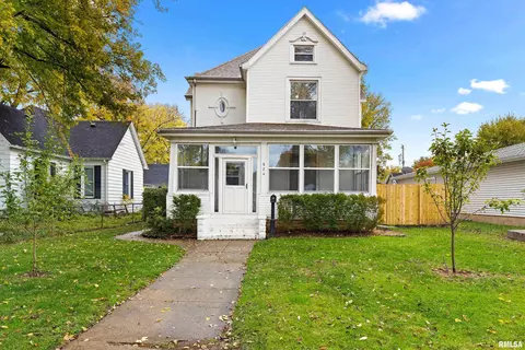 824 Winter St, Pekin, IL 61554