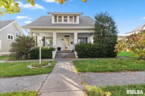 407 N Franklin St, Roanoke, IL 61561