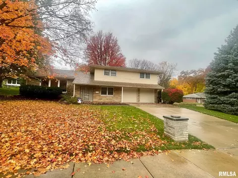 2830 W Pine Hill Ln, Peoria, IL 61614