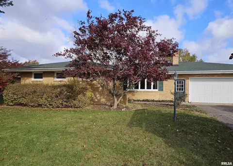 35 Linden St, Canton, IL 61520