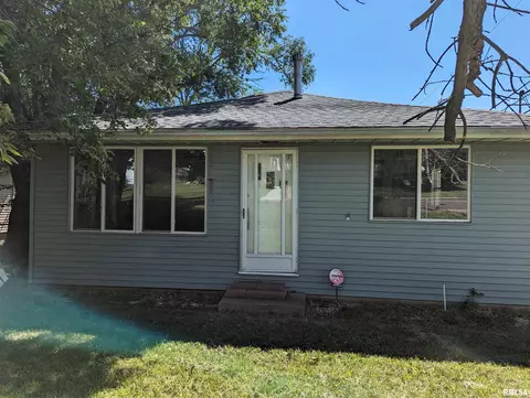 138 Riverview Dr, Creve Coeur, IL 61610