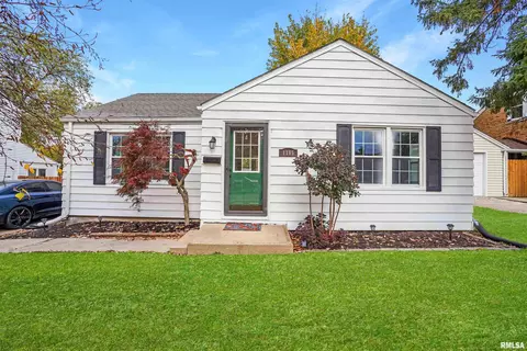 1105 W Ridge Rd, Peoria, IL 61614