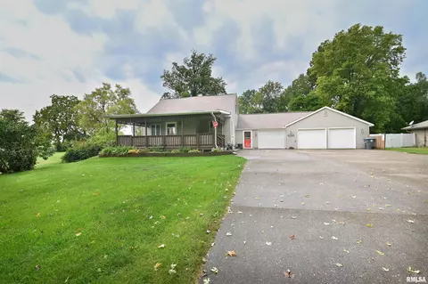 3020 Springfield Rd, East Peoria, IL 61611