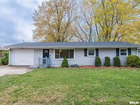 124 Eller Ave, Creve Coeur, IL 61610