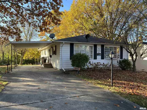 425 W Kelly St, Macomb, IL 61455
