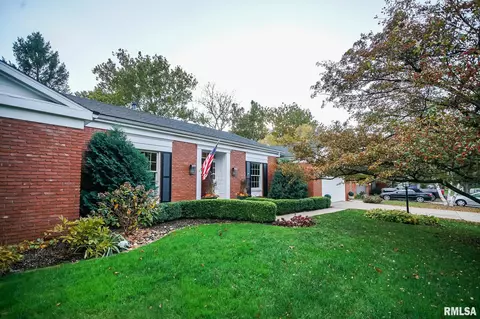 138 E Morningside Dr, Peoria, IL 61614 photo 2