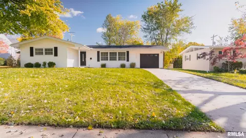 5422 N Arrow Dr, Peoria, IL 61614