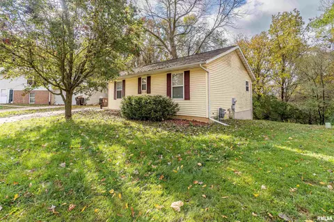 1502 N Great Oak Rd, Peoria, IL 61604