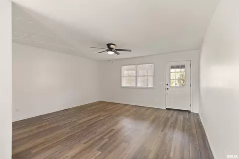 433 W Orchard Dr, Macomb, IL 61455 photo 4