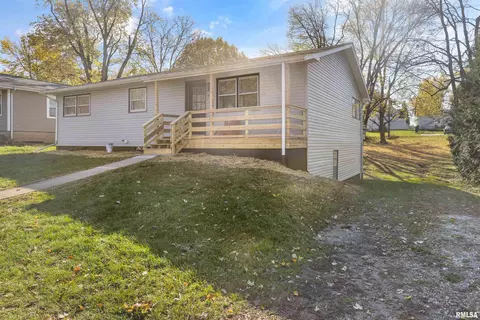 433 W Orchard Dr, Macomb, IL 61455 photo 2
