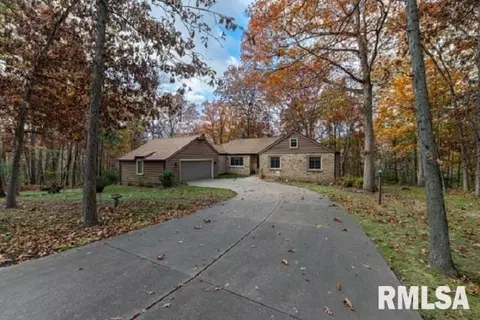 7017 N Woodfern Pl, Brimfield, IL 61517