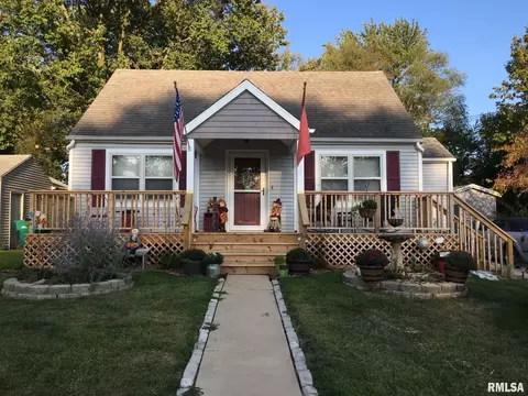 210 Court Dr, Washington, IL 61571