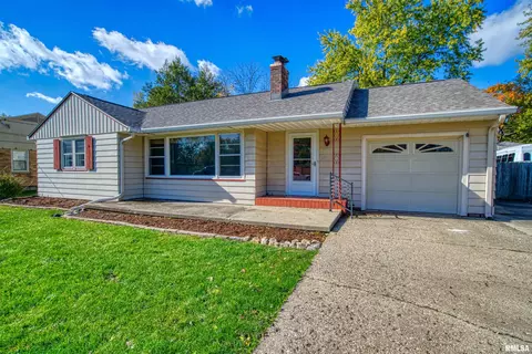 4515 N Pleasant Ridge Ct, Peoria, IL 61614