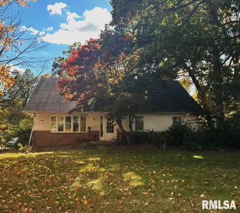 1624 School St, Washington, IL 61571
