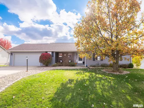 205 Bittersweet Ave, Germantown Hills, IL 61548