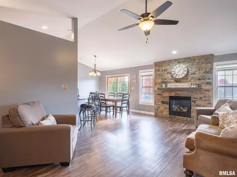 205 Bittersweet Ave, Germantown Hills, IL 61548 photo 3