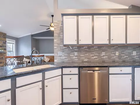 205 Bittersweet Ave, Germantown Hills, IL 61548 photo 21