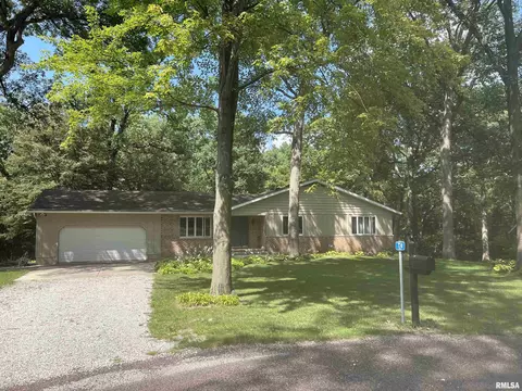 724 Robbinswood Ln, Metamora, IL 61548