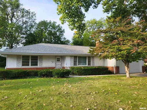 4601 N Clarewood Ave, Peoria, IL 61615