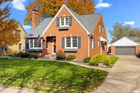 809 W Stratford Dr, Peoria, IL 61614